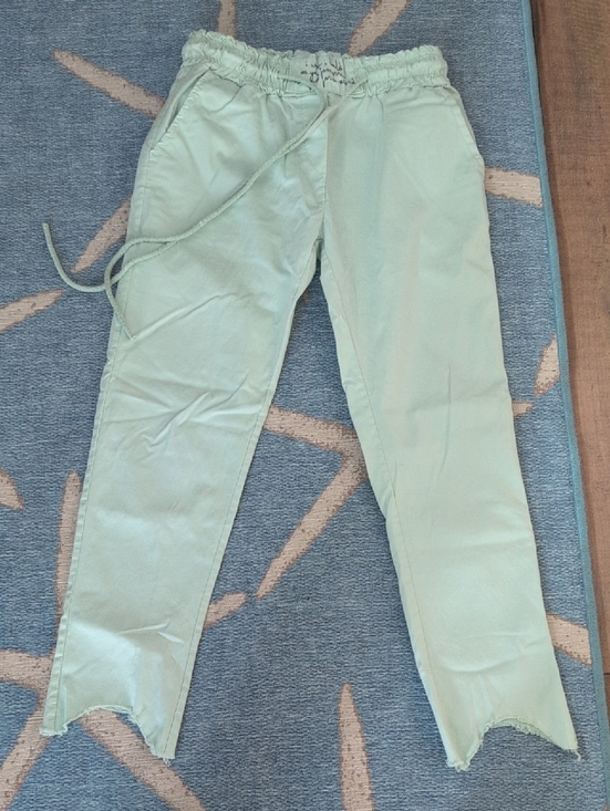 In Italy Pants - Women's Cropped Drawstring Ankle Pants in Light Sage